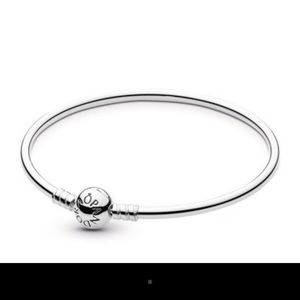 Pandora classic bangle - 7.5